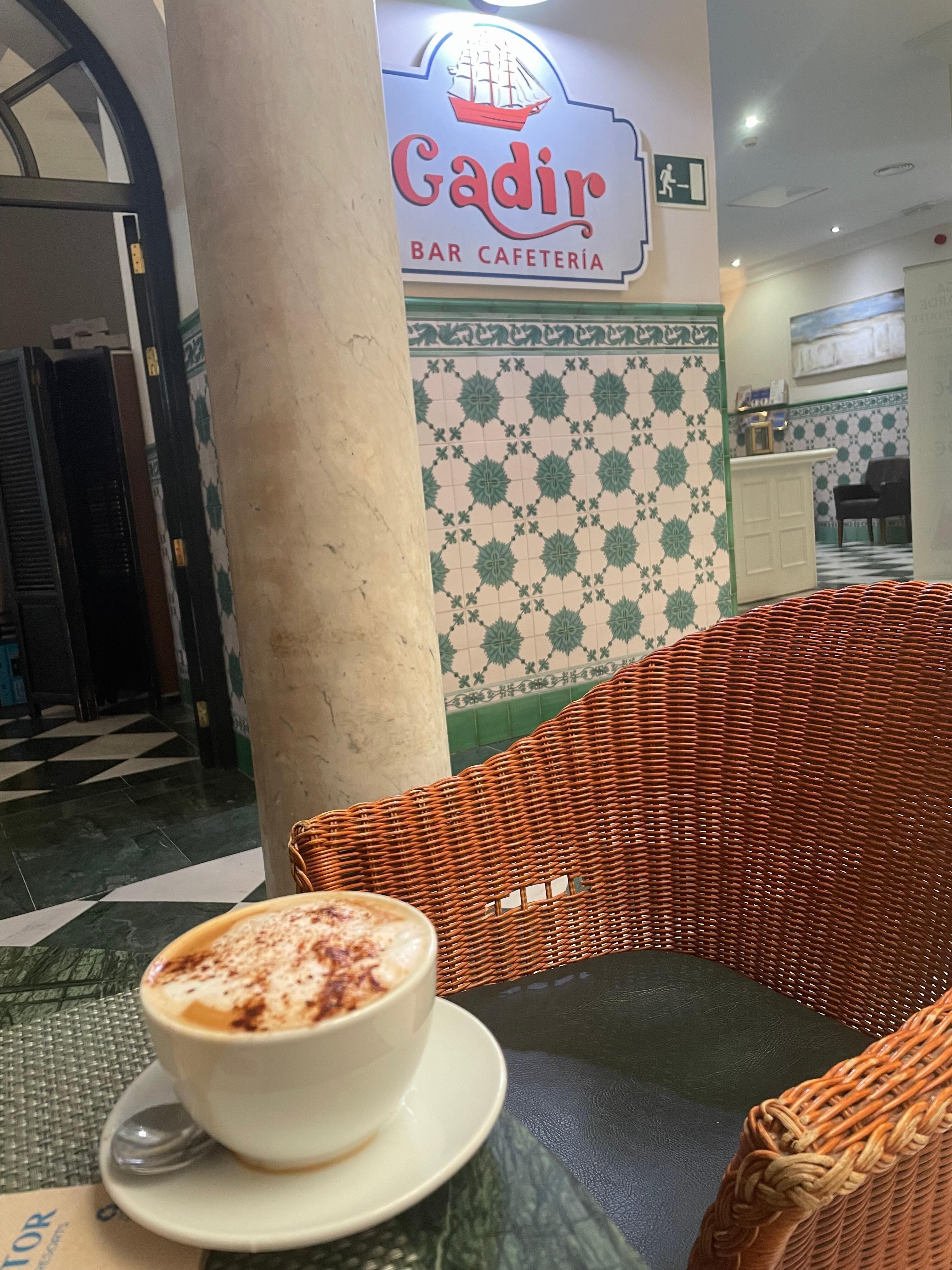 Excellent cappuccino en jn lobby precioso