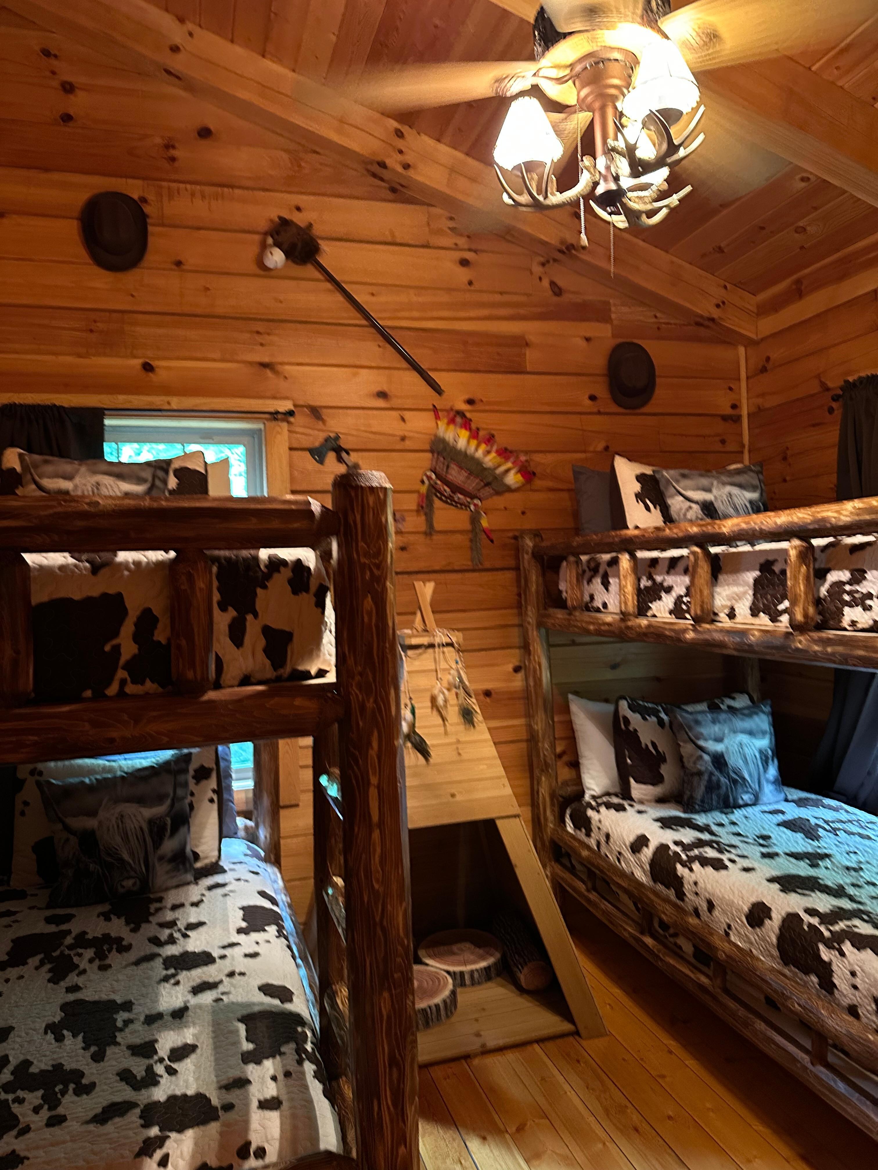 The kids room was perfect for our families 4 cousins! Even had a sitting room / loft with TV just outside the bedroom for them. 