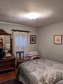 Full bedroom