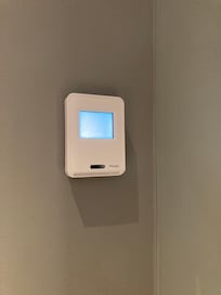 壊れていたエアコンです。ル0無サービスの人にも確認してもらいましたが何もありませんでした。