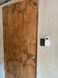 No door handle to open the door from the inside