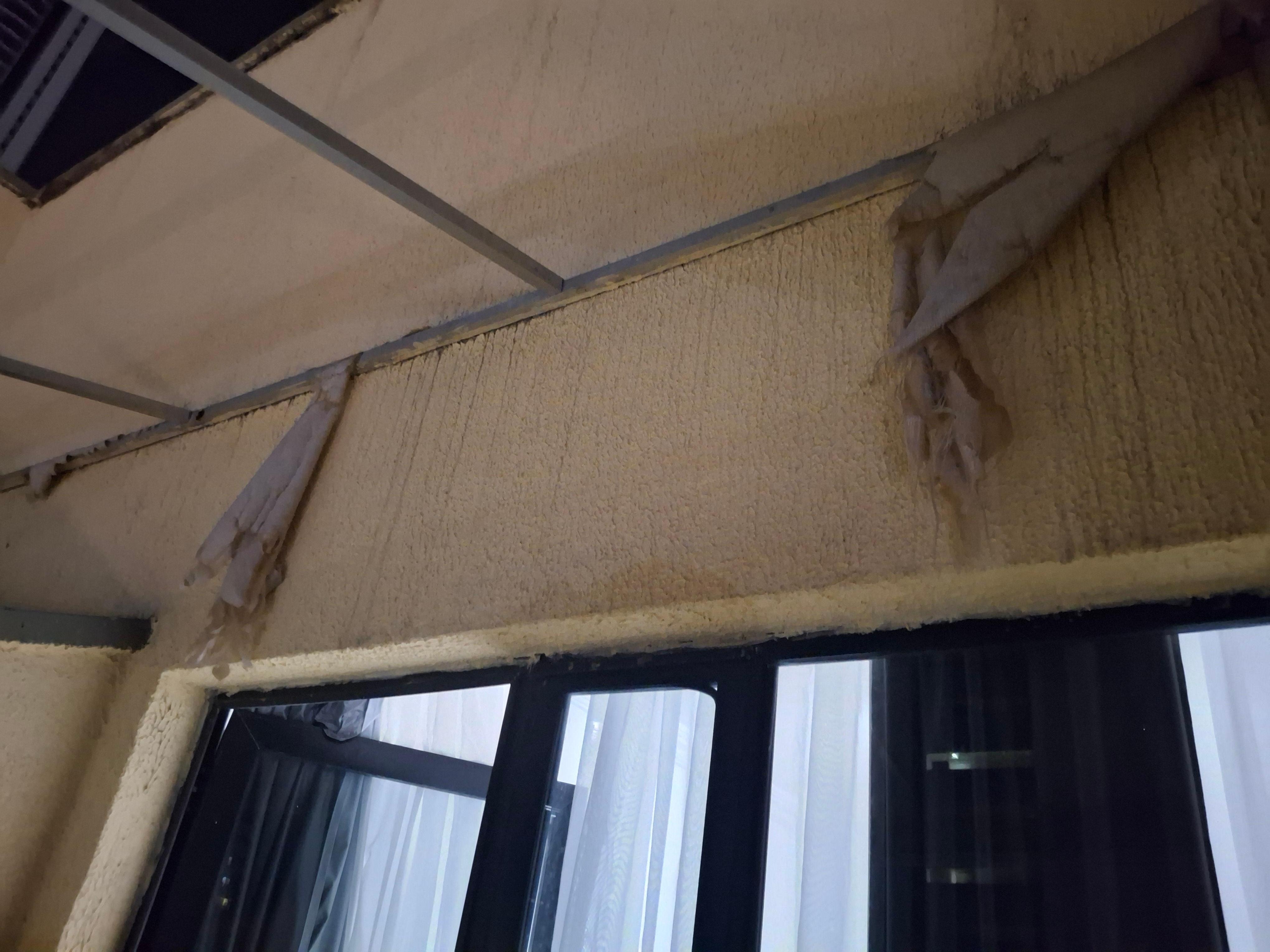 Teto da varanda do quarto rasgado