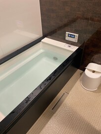 Self filling bath