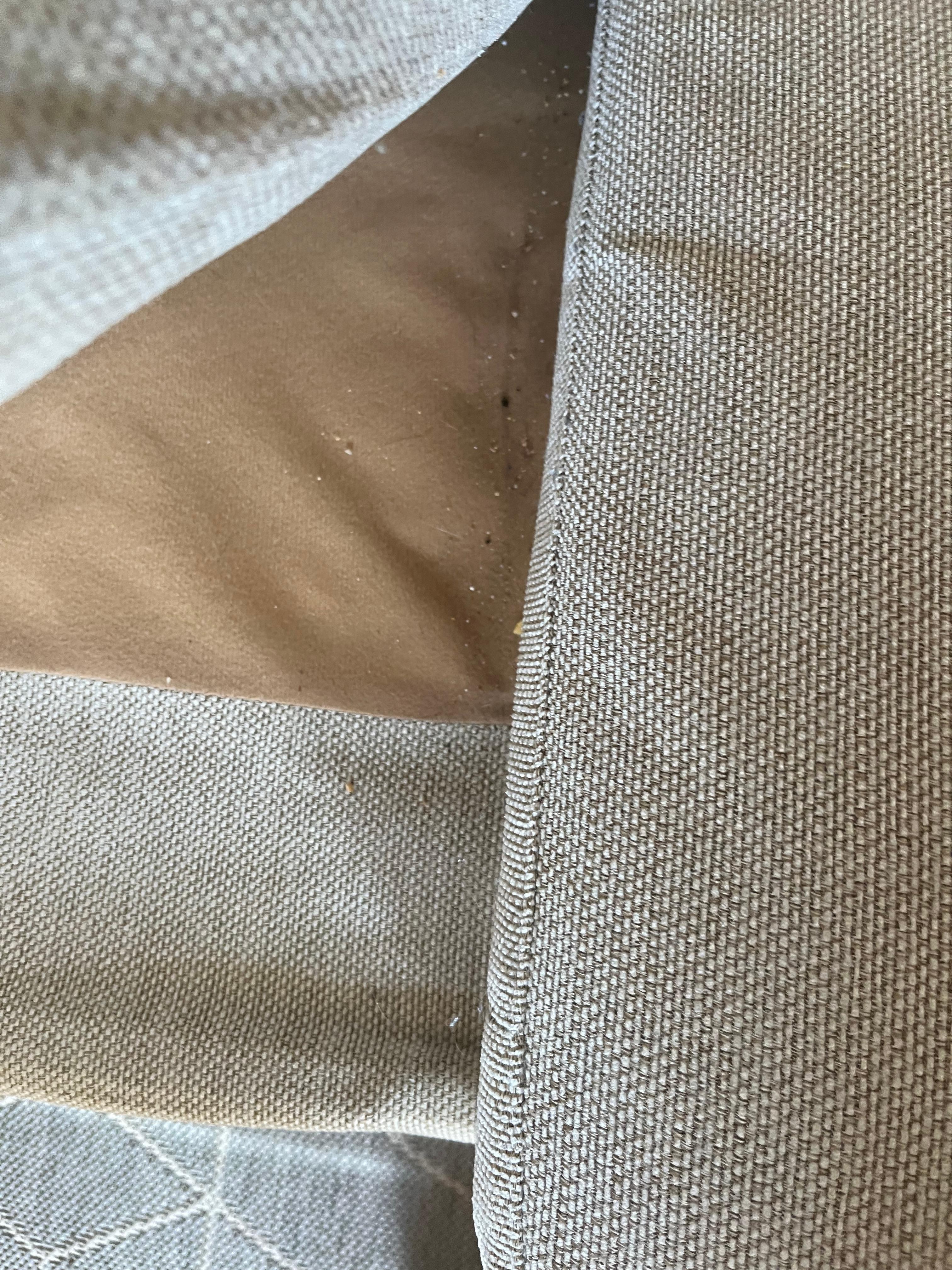 Dreck zwischen den Sofa Polster 