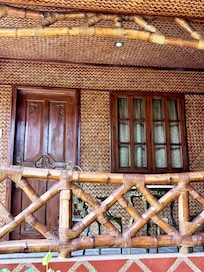 I agree with this statement in the restaurant/bar.