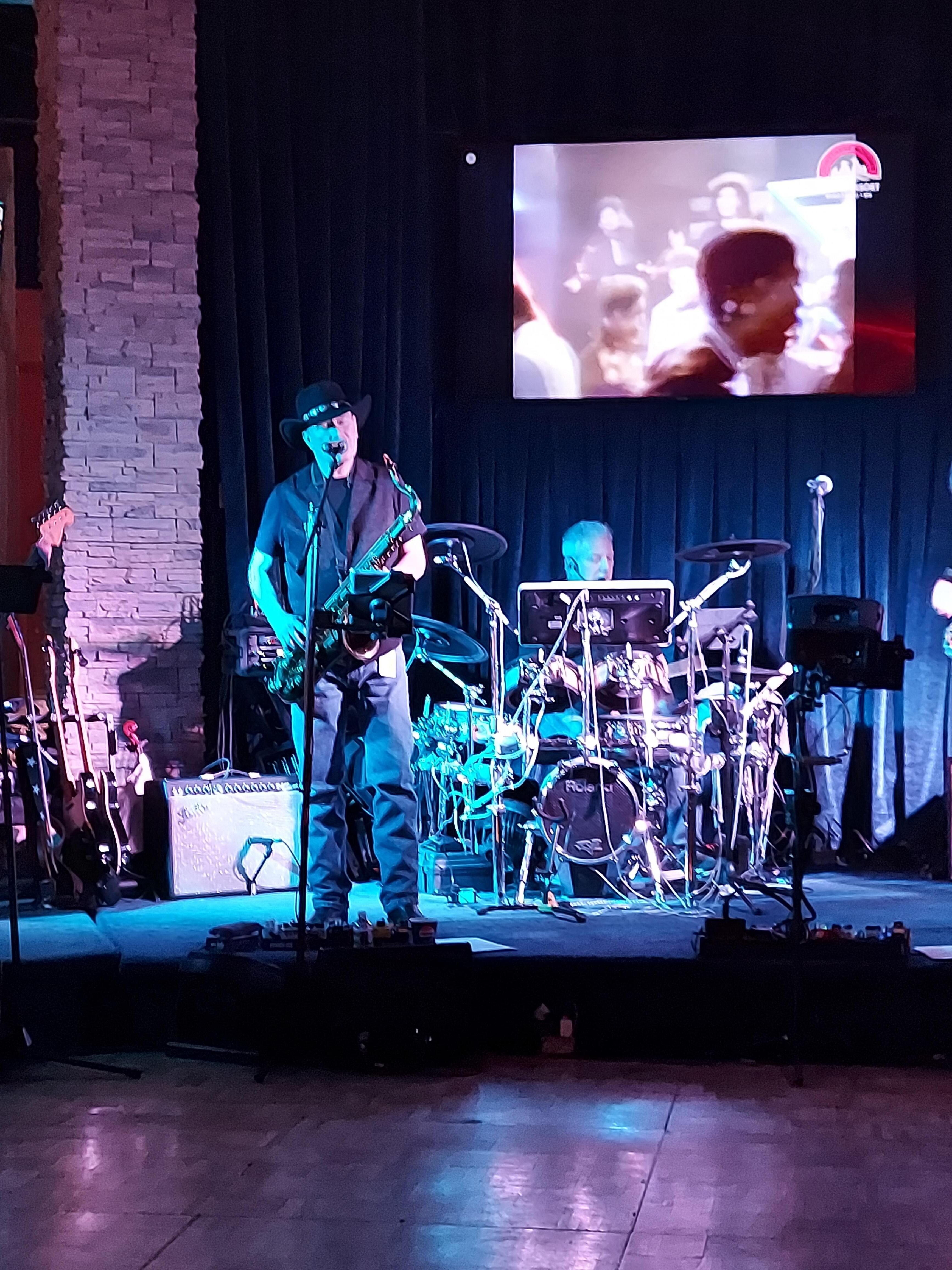 The Incohoots Band was awesomeness all in a 4 piece band with extras like a violin and saxophone! 