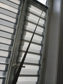 Etat de la fenêtre de la chambre avant d'avoir réussi à débloquer le volet.