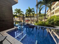 Hideaway swim out room 3120