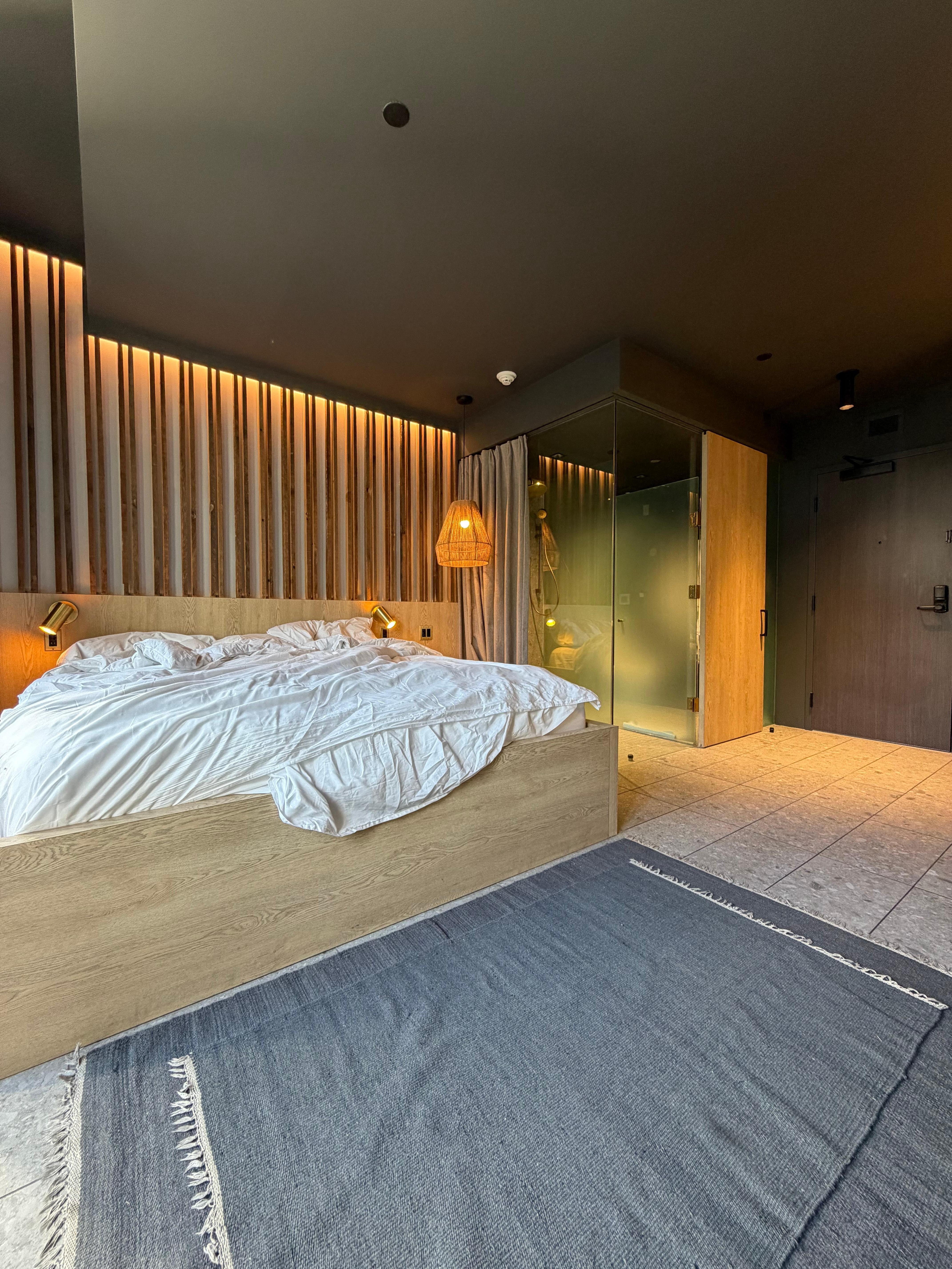 Should've photographed before sleeping in the bed, great room!