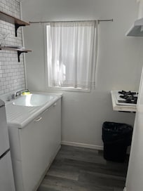 The kitchen without supplies.