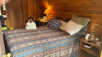 Queen bed & desk