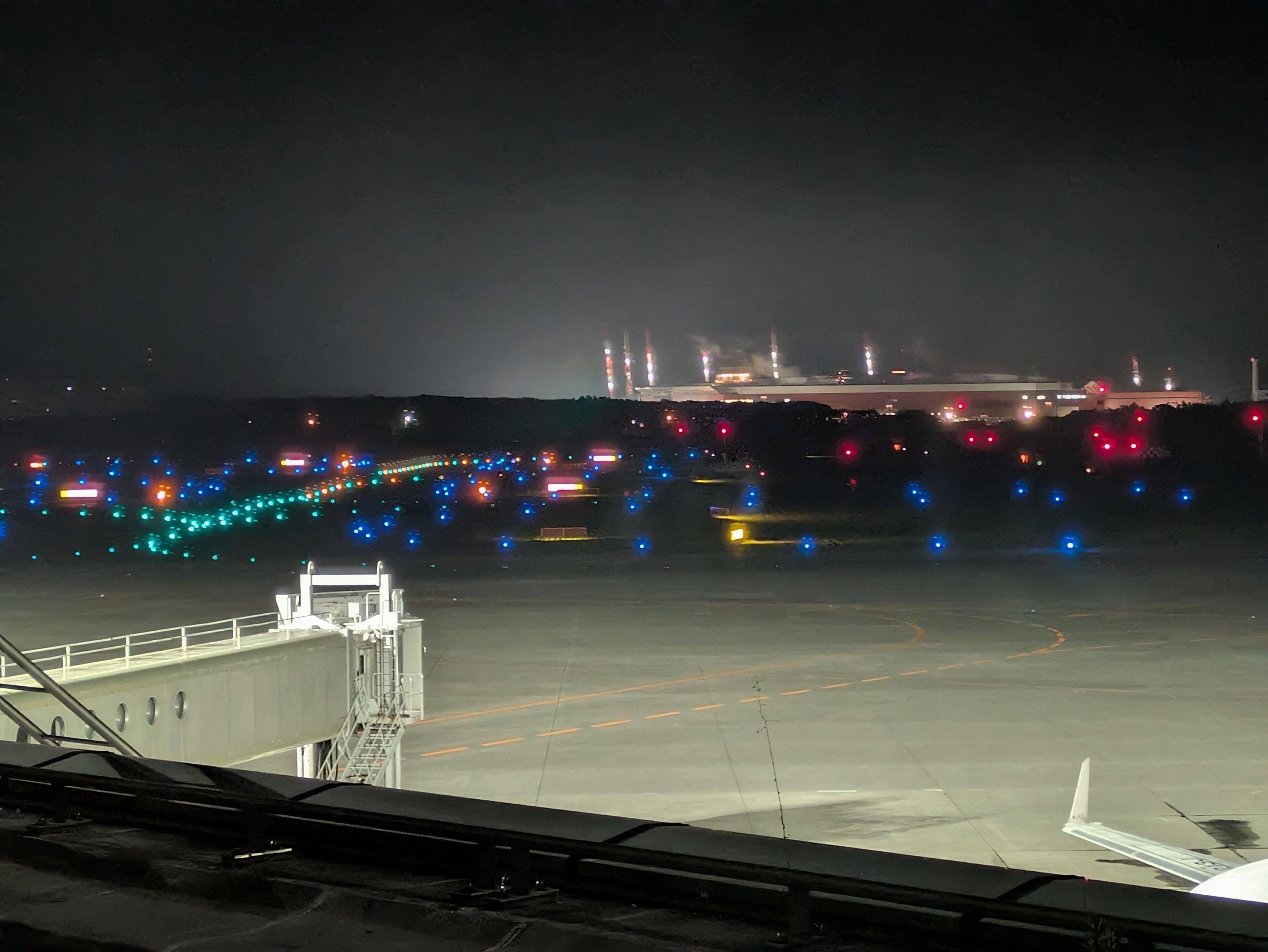 夜、窓から見えた景色です。