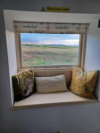 Little seated window to see the deer