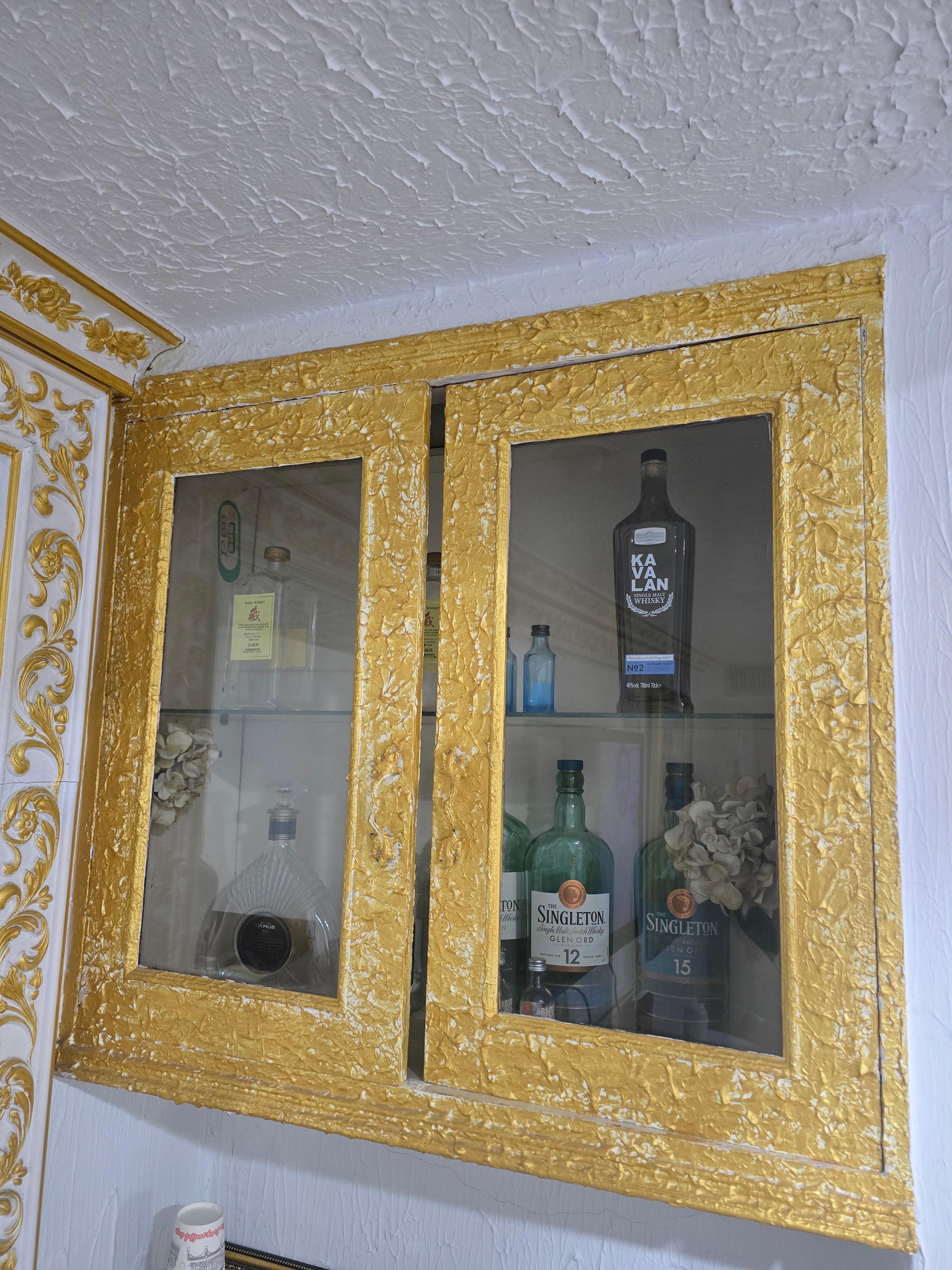 第一次看到房間有這種酒櫃