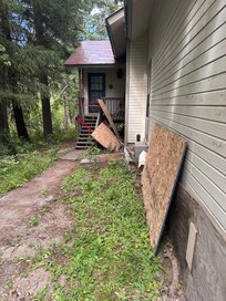 Unusable, barricaded front door. Stairs broken,Instructed to use garage code which didn’t work