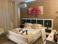 Queen room and all rooms on ground floor