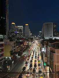 アポートリンク鉄道のラチャプラーロップ駅からの風景