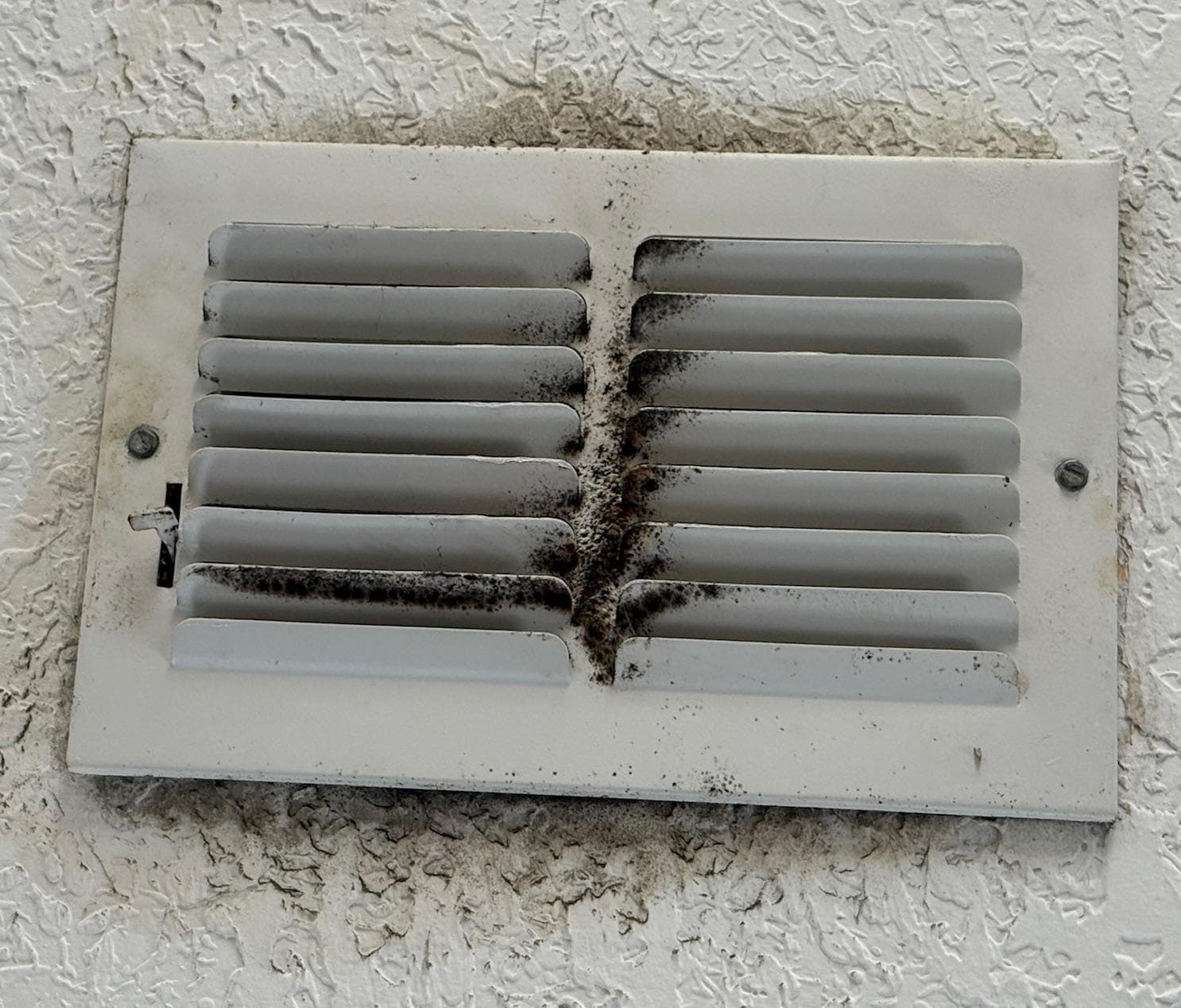 Close up of the A/C vent above the dining room table