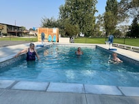 Clean, beautiful pool. Six of us gals enjoyed the pool!