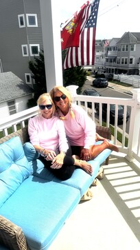 With this picture you can see the street.