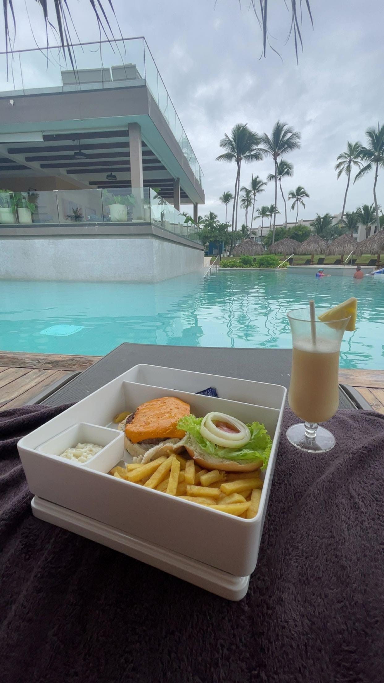 Poolside food service 