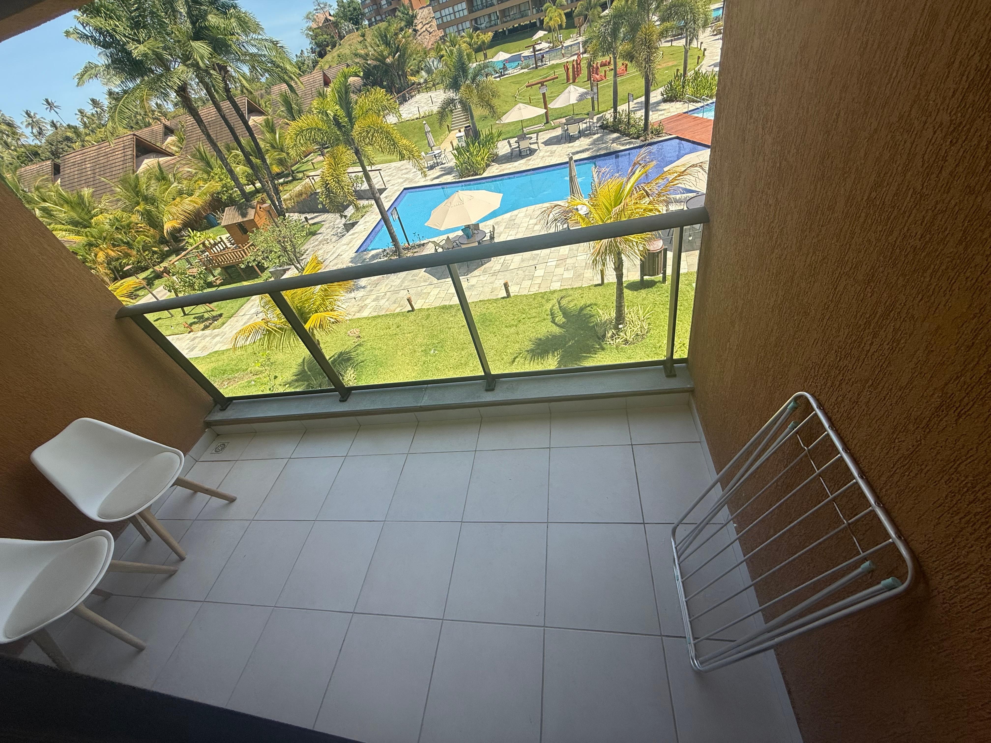 Varanda com vista pra piscina