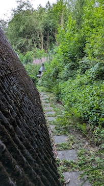 Nebenweg am Haus