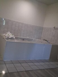 Jetted tub 😌 my body lives for it whenever im there