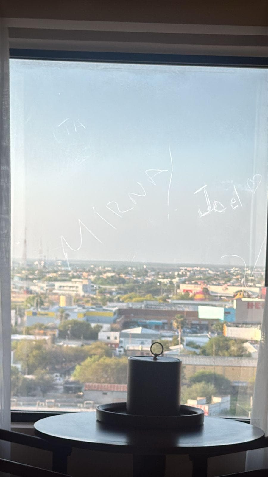 Si así están las ventanas, imagínense lo demás. 