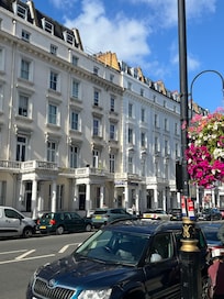 Utenfor hotellinngangen