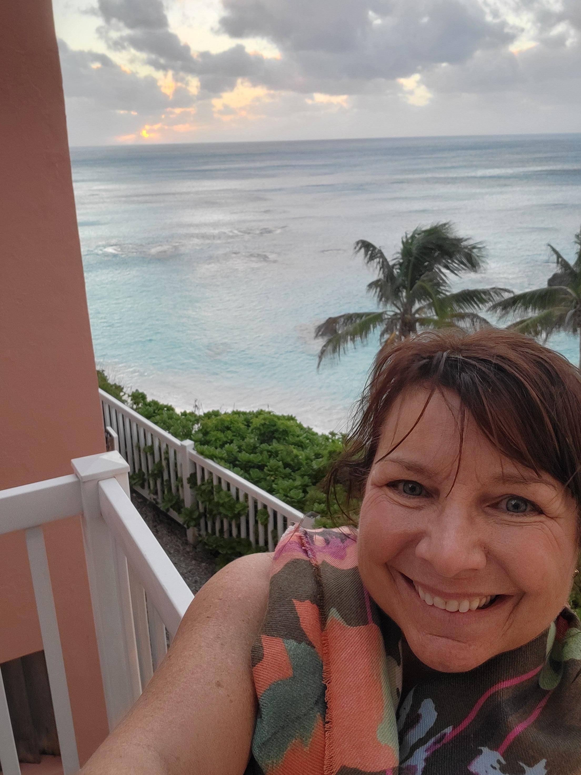 Great end rm with sunset views!