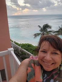 Great end rm with sunset views!