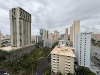 西側SeraSide通りに面した部屋。西日(太陽)は強烈です。
