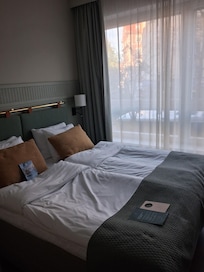 Premium sovrum med kylskåp, dusch, badrum