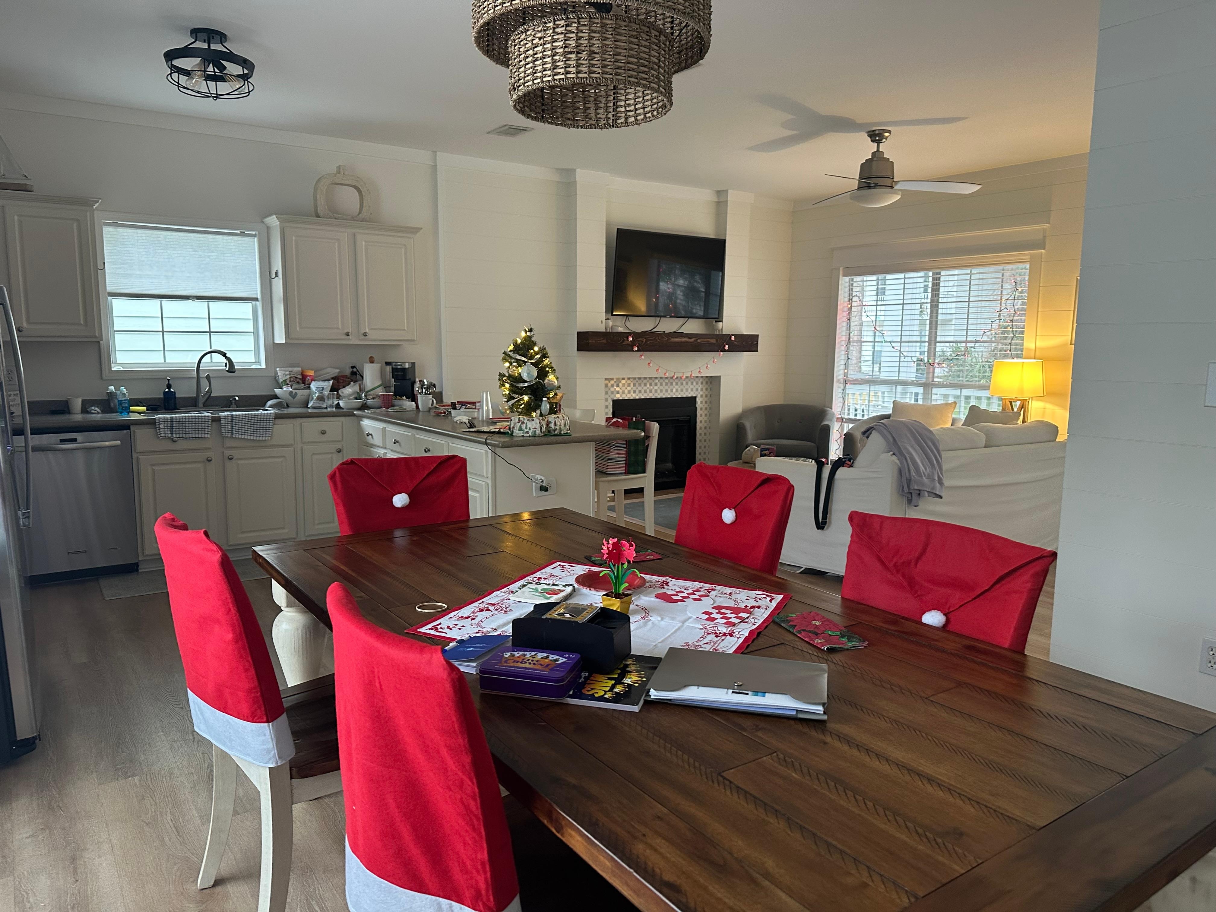 Spent a few days celebrating Christmas in this extremely well appointed, very clean and comfortable home. 