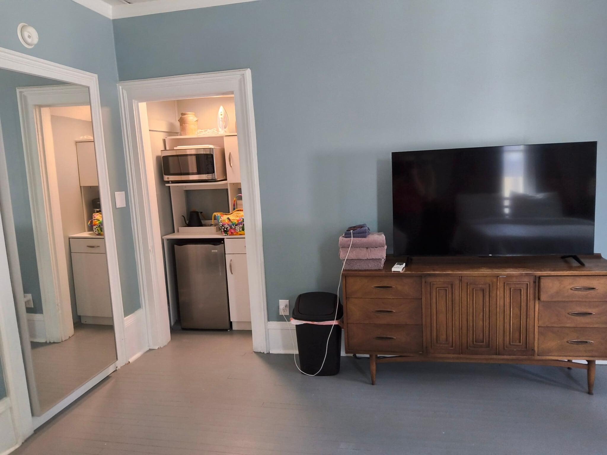Beautiful paint, kitchen cubby