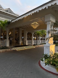 Aquamarine main lobby and bar entrance