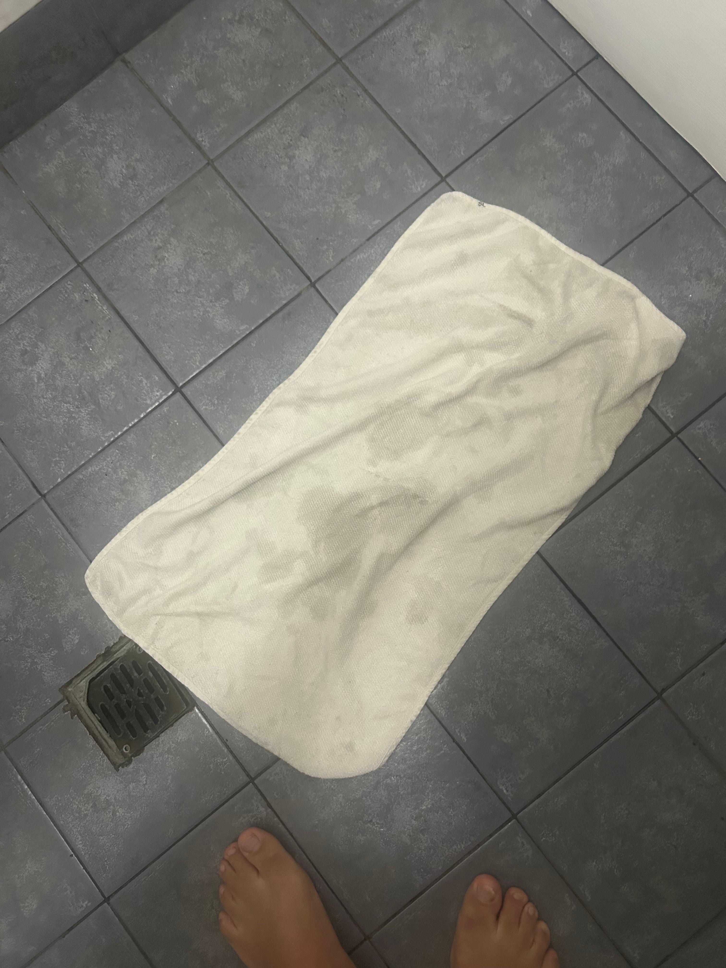 Toalha de piso parecia um pano de chão 