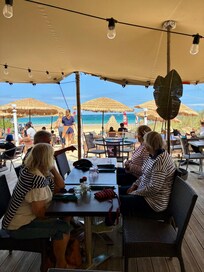 Een van de strandtentjes in Cast waar we graag zaten