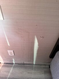 Las paredes estaban manchadas