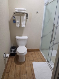 Very short commode