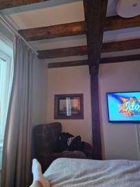 Bjälkar i taket o havsutsikt. Så mycket bättre kan det väl inte bli