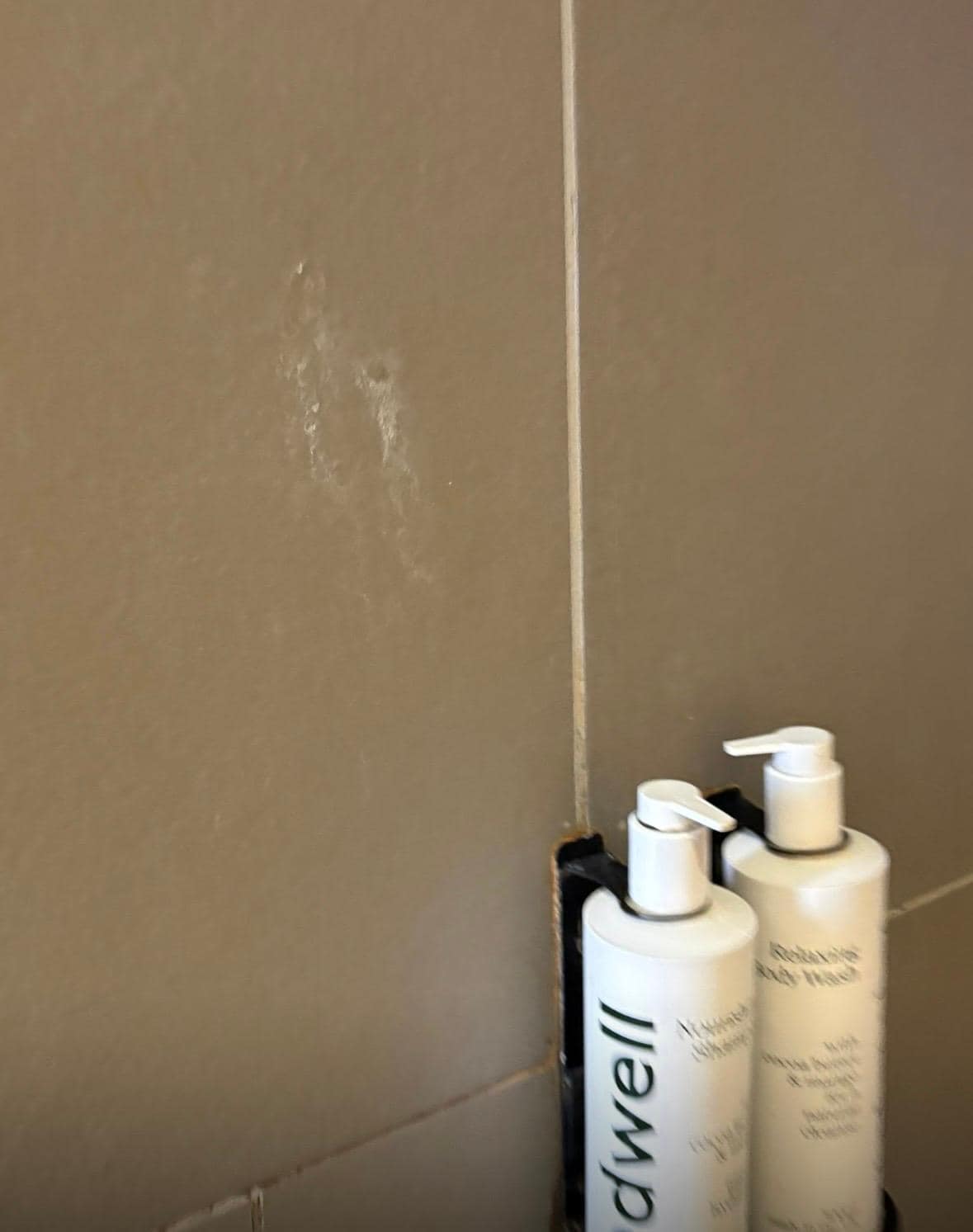 Flecken an Duschwand