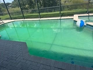 Twice during a two weeks stay the pool turned green. Villa next to us was unoccupied and pool was perfect as it was maintained