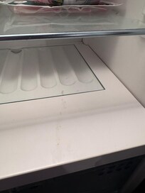 Kühlschrank dreckig - mussten wir erstmal auswischen.