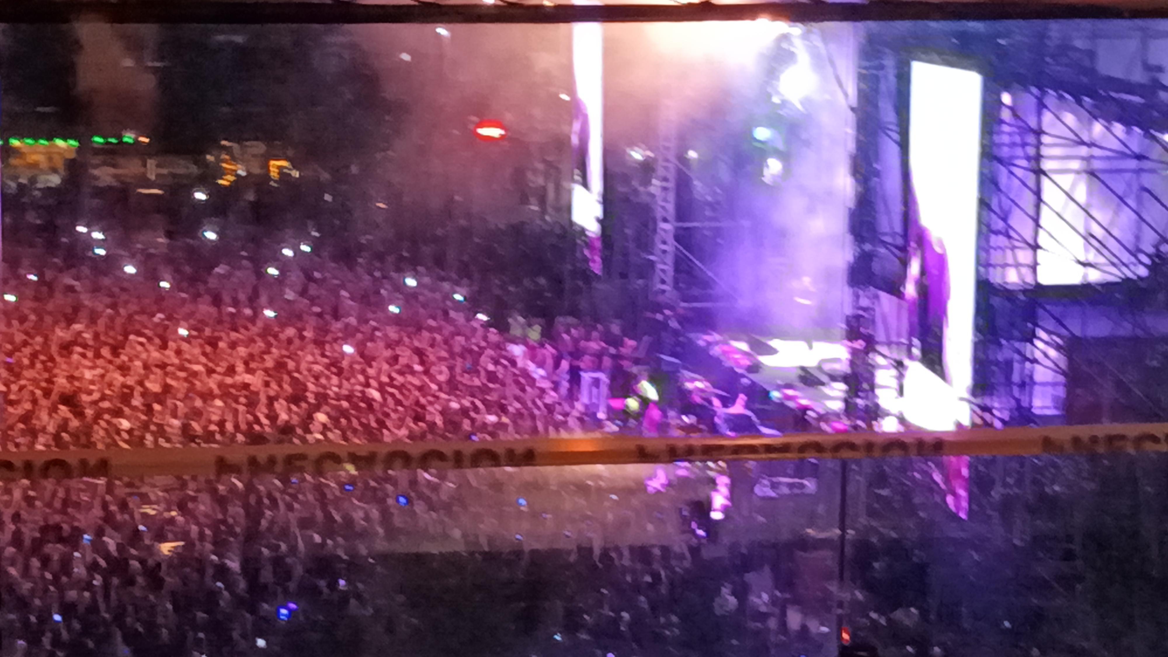 Foto desde el rooftop hacia el concierto