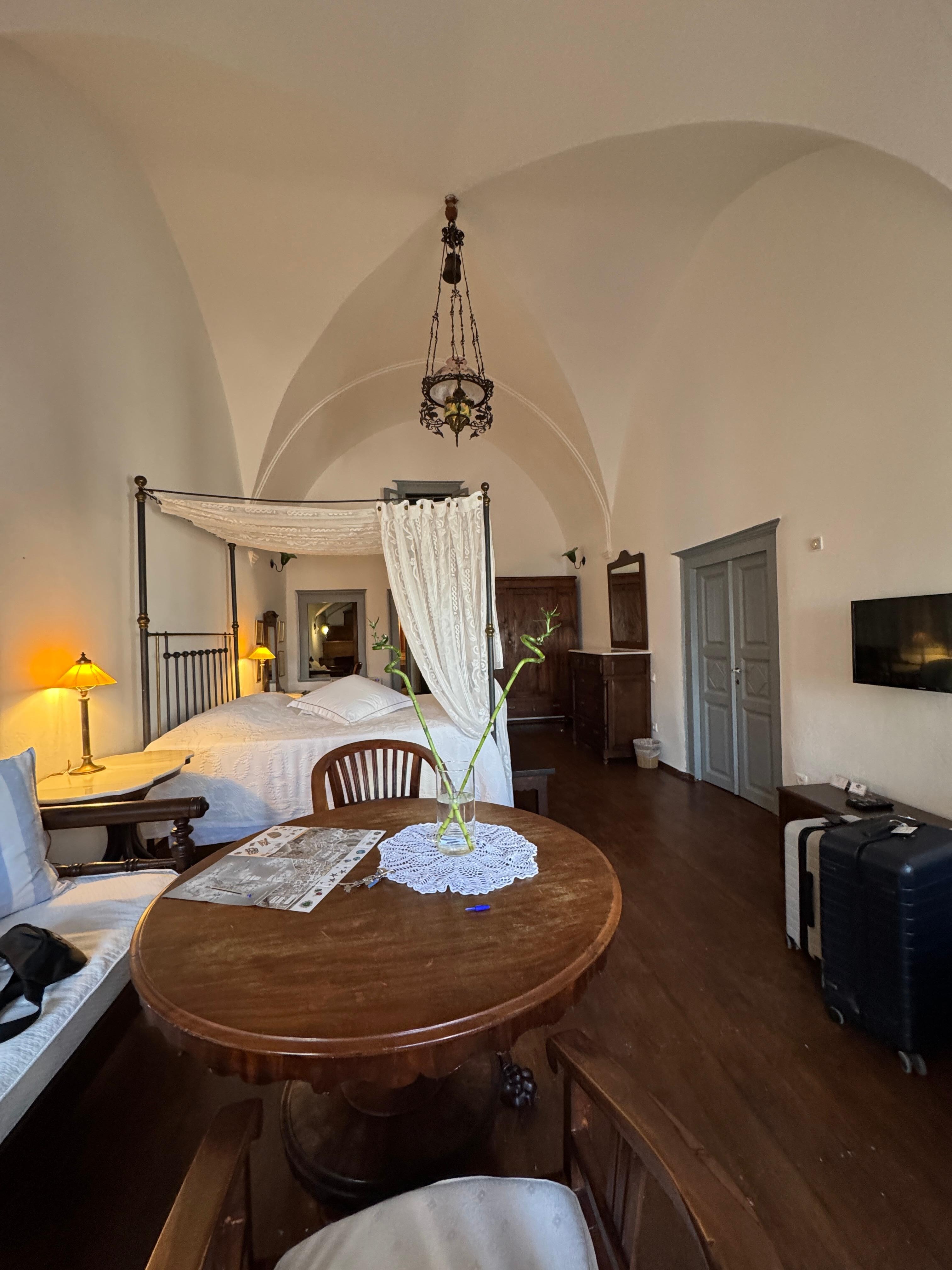 Main room as pictured in description of the captain’s suite.