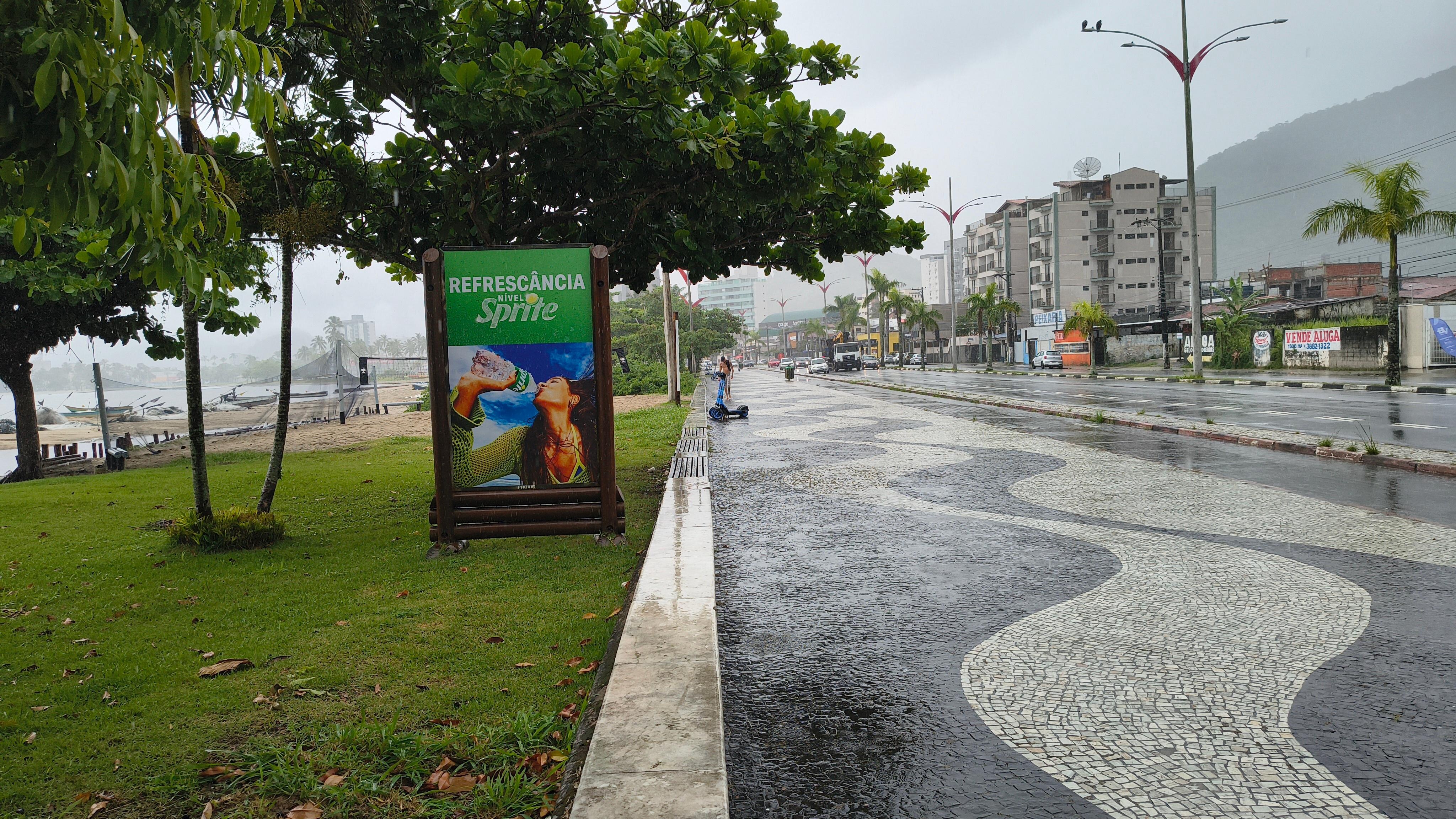 Praia frente ao hotel