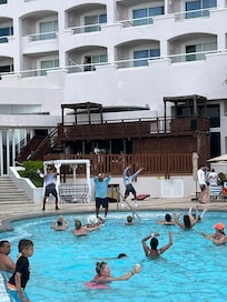 Loved the daily yoga and Aquafit classes on site.