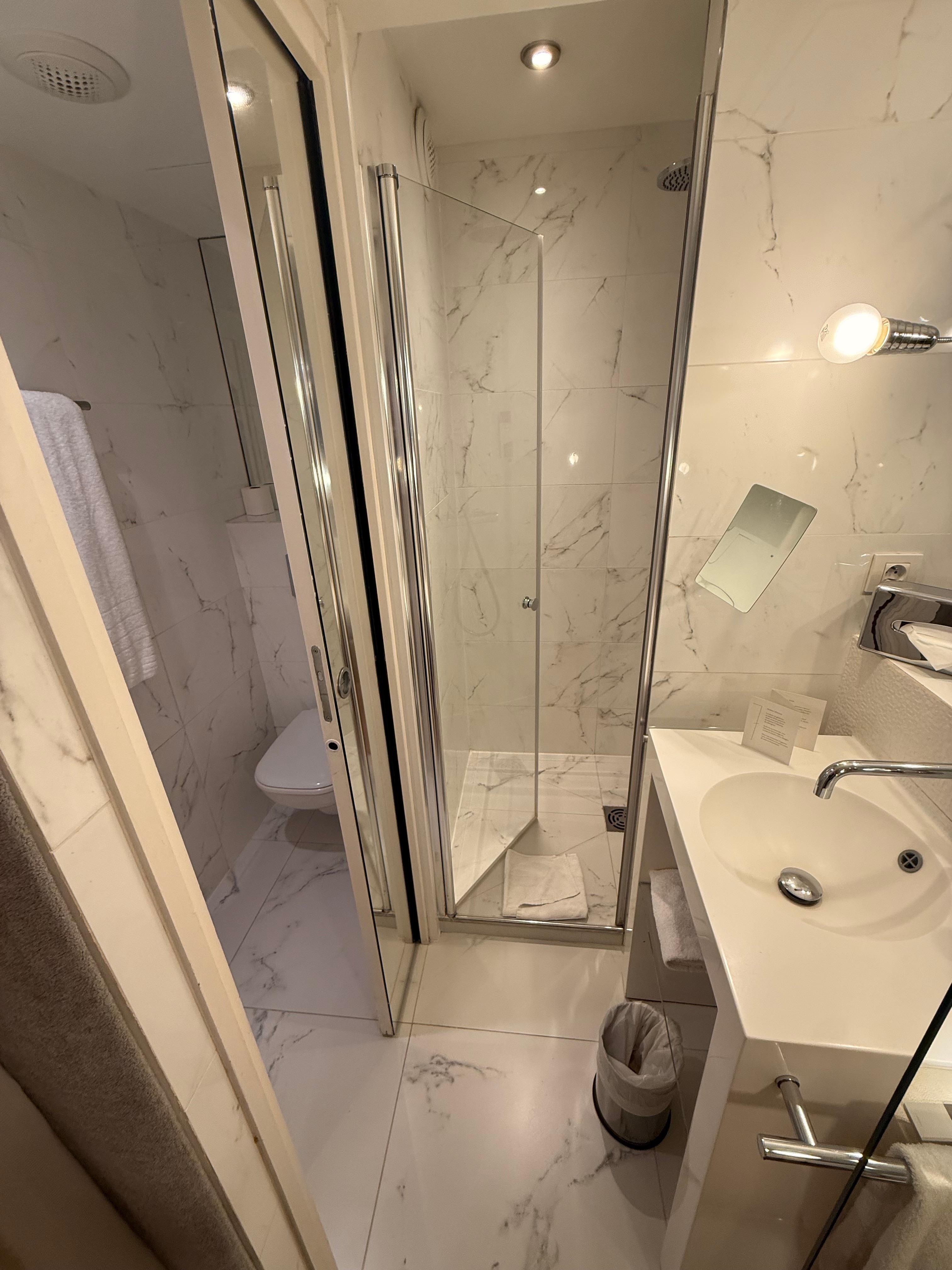 Banheiro bom. Chuveiro bom